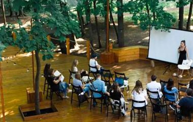 Коворкинг в лесу: новая ниша в совместной работе и творческих резиденциях